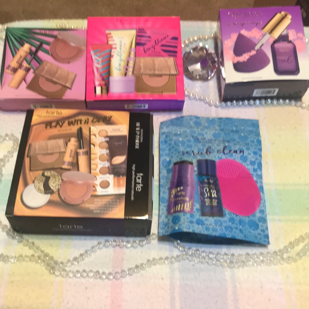 Huge bundle 5 Tarte make up Beauty kits bronzer - Picture 1 of 8